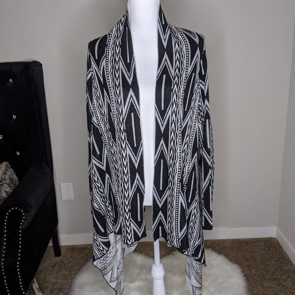 New Directions Black Grey Contrast Poncho Cape Sweater Wrap Boho Sweater - Picture 1 of 6